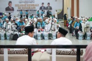Wali Kota dan Wakil Wali Kota Medan Sambut Hangat Kepulangan Jemaah Haji Kloter 14 Asal Kota Medan