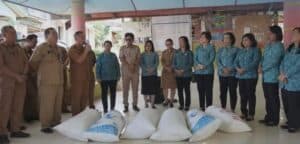 Dukung Ketahanan Pangan, TP PKK Karo Salurkan Bantuan Benih Ikan Lele di Desa Temburun