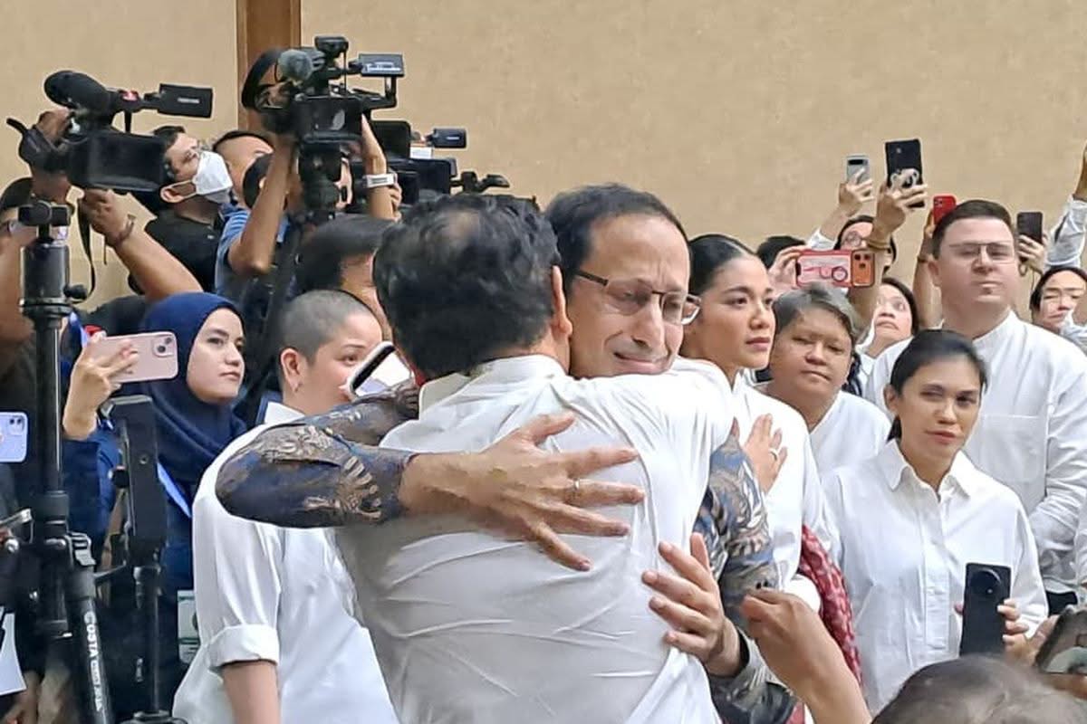 Nadiem Makarim Hadiri Sidang Vonis, Disambut Keluarga dan Pendukung