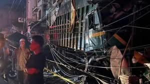 Truk Diduga Rem Blong Picu Kecelakaan Beruntun di Labusel, 2 Tewas dan 13 Orang Terluka