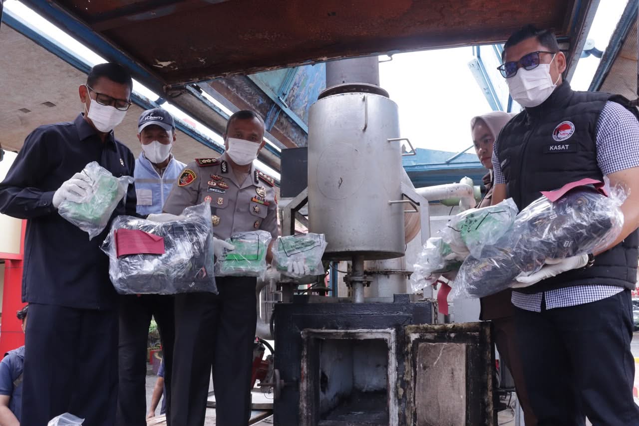 Satres Narkoba Polres Asahan Musnahkan 8,7 Kg Sabu dan 772 Vape Etomidate, Selamatkan 19.600 Jiwa