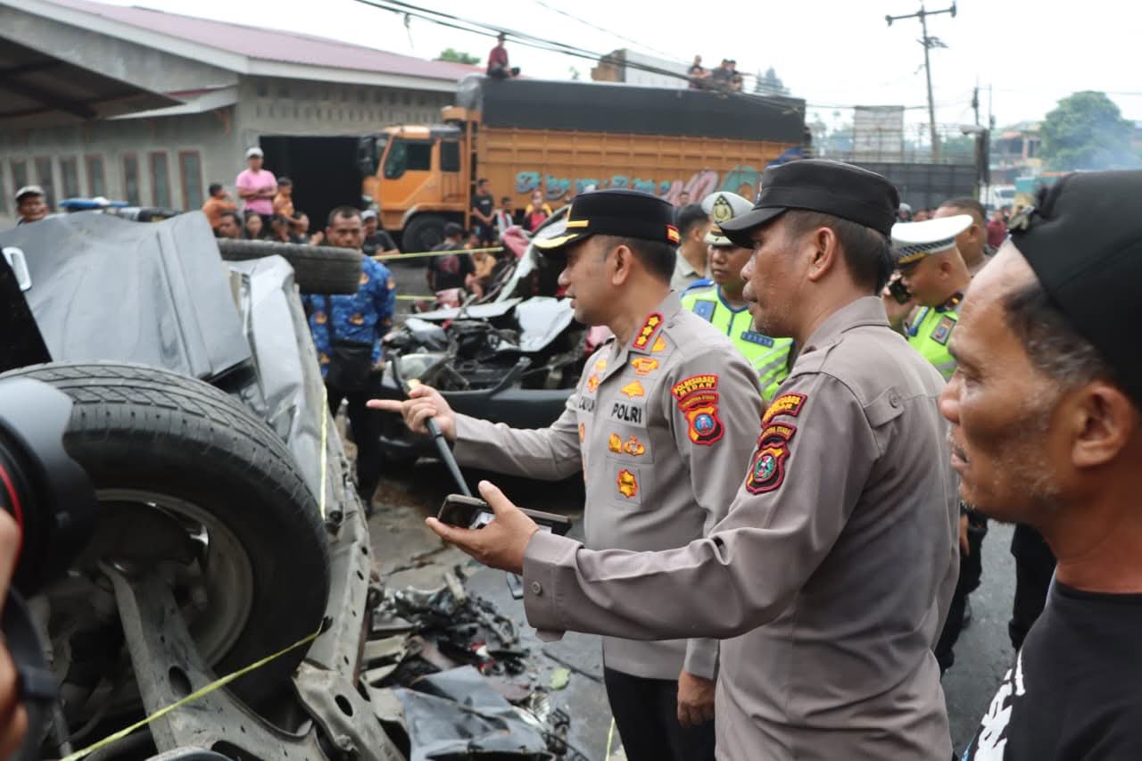 Tabrakan Beruntun di Sibolangit, Polisi Bergerak Cepat Evakuasi Korban dan Pulihkan Arus Lalu Lintas